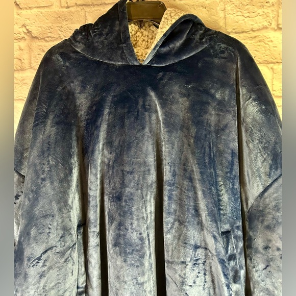 Hurley Navy Blue Plush Poncho Blanket Hoodie Jacket with Sherpa Lining - Picture 2 of 7